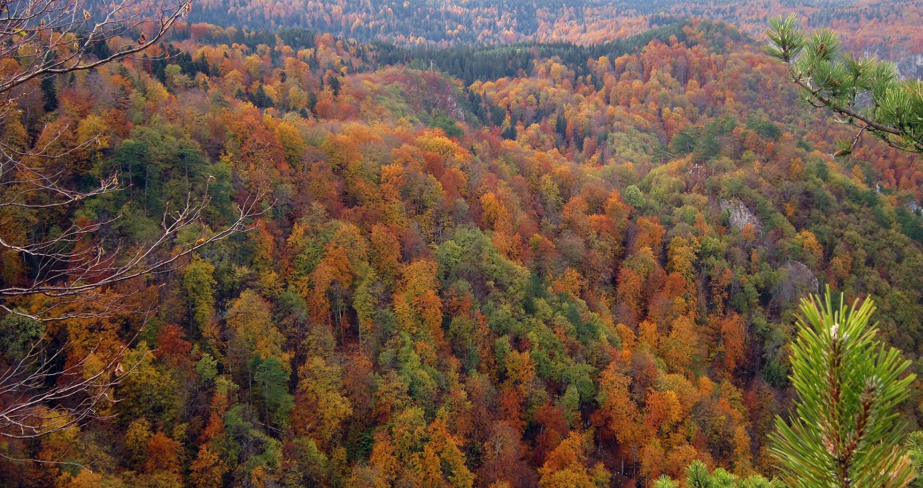 Pogled sa vidikovca Crnjeskovo u jesen